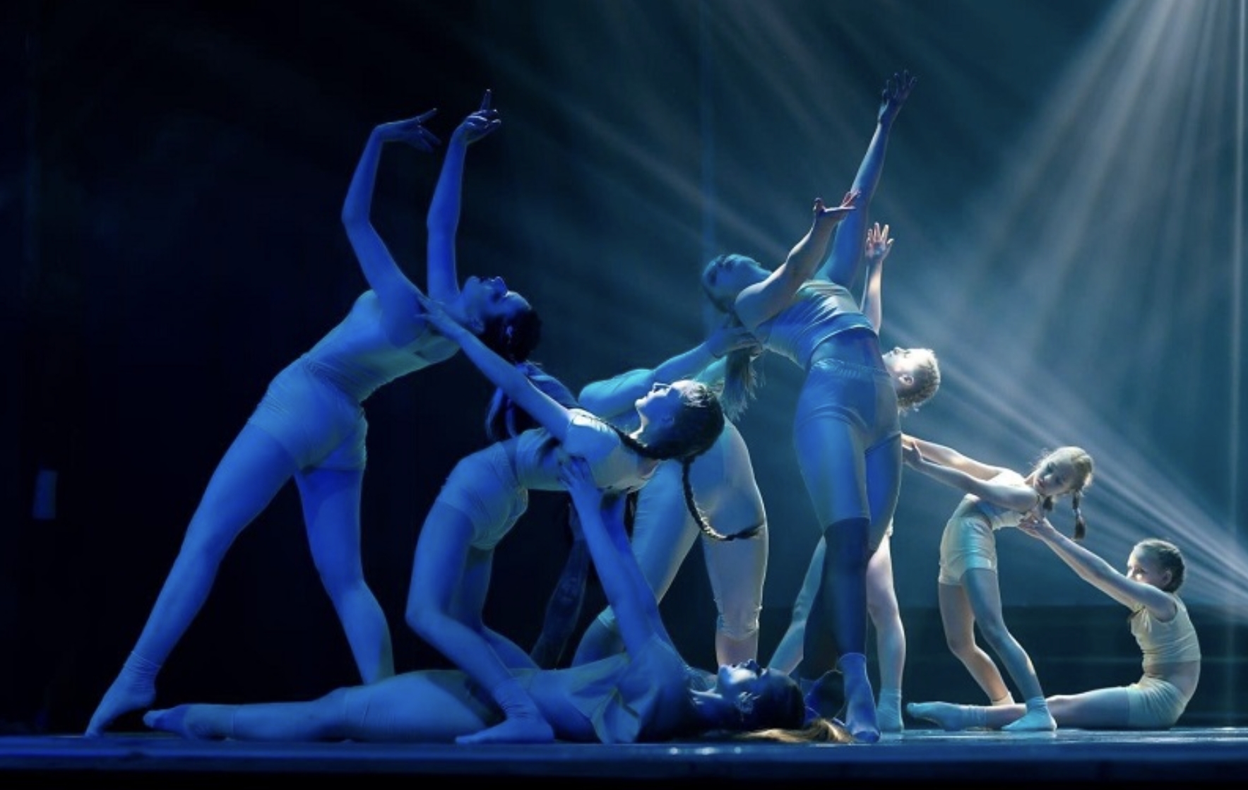 Зажигай с «Революцией танца»