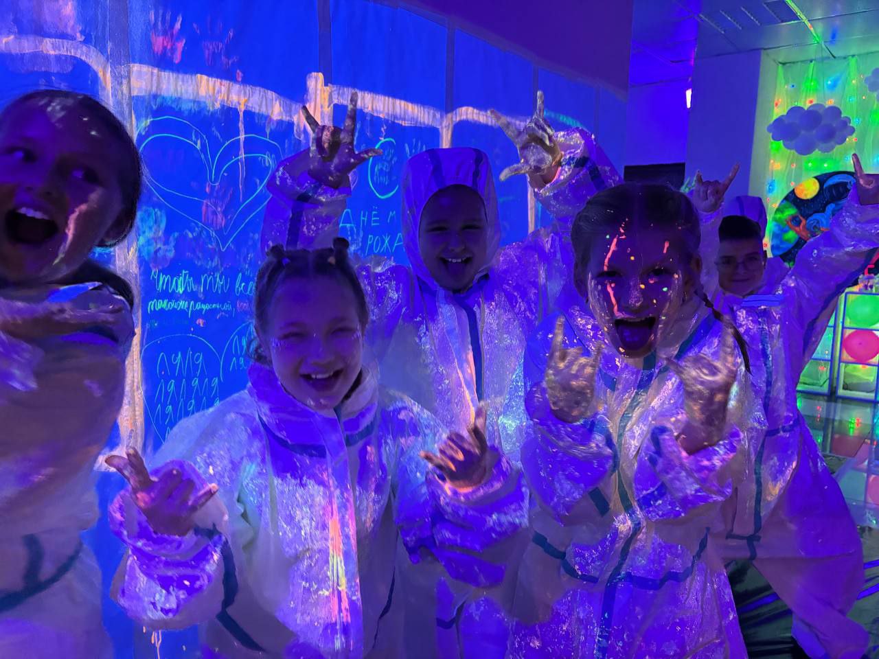 Полноценный детский праздник «под ключ» в неоновой комнате + игровая зона